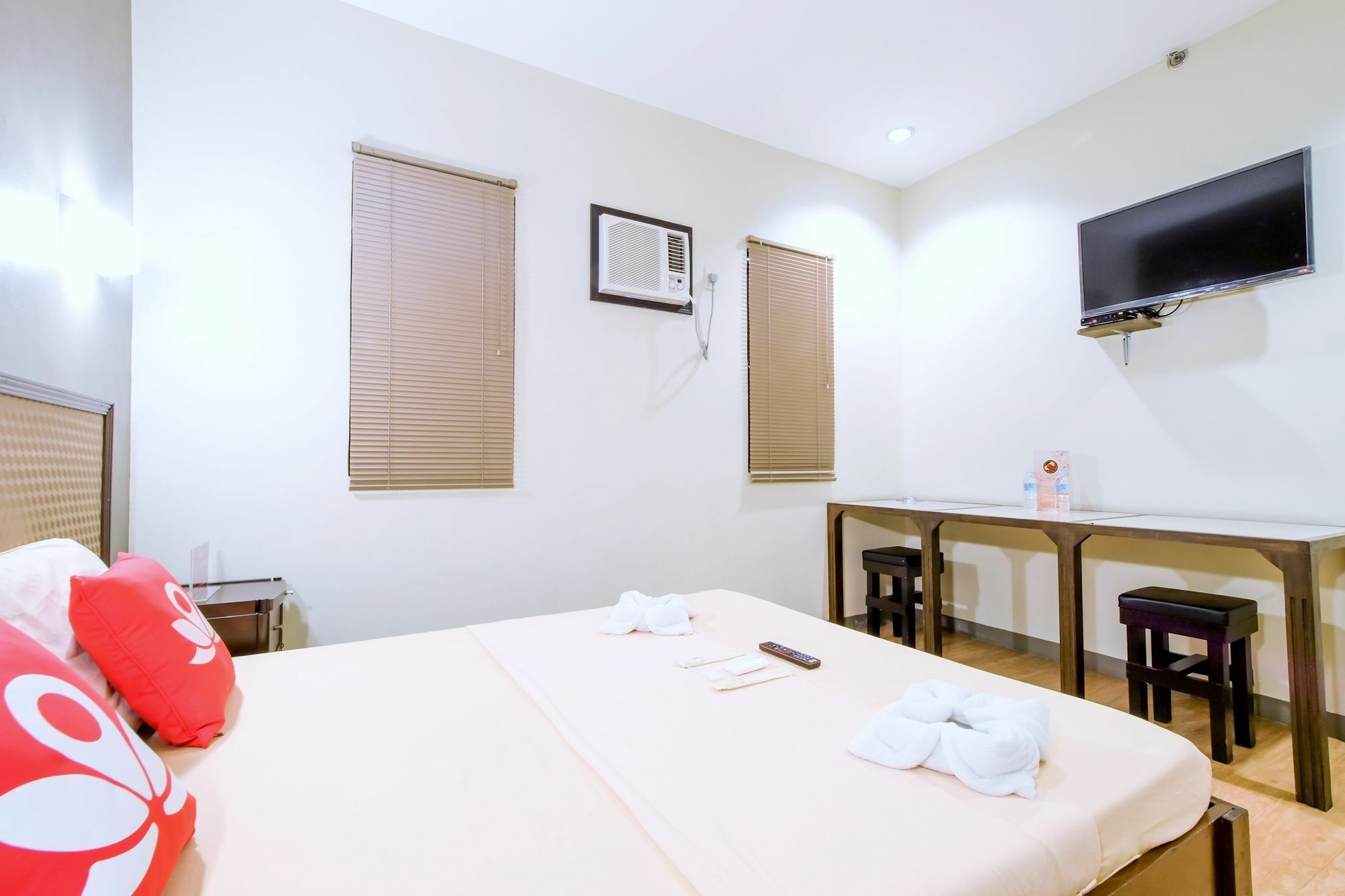 Zen Rooms Basic Aurora פאסאי מראה חיצוני תמונה