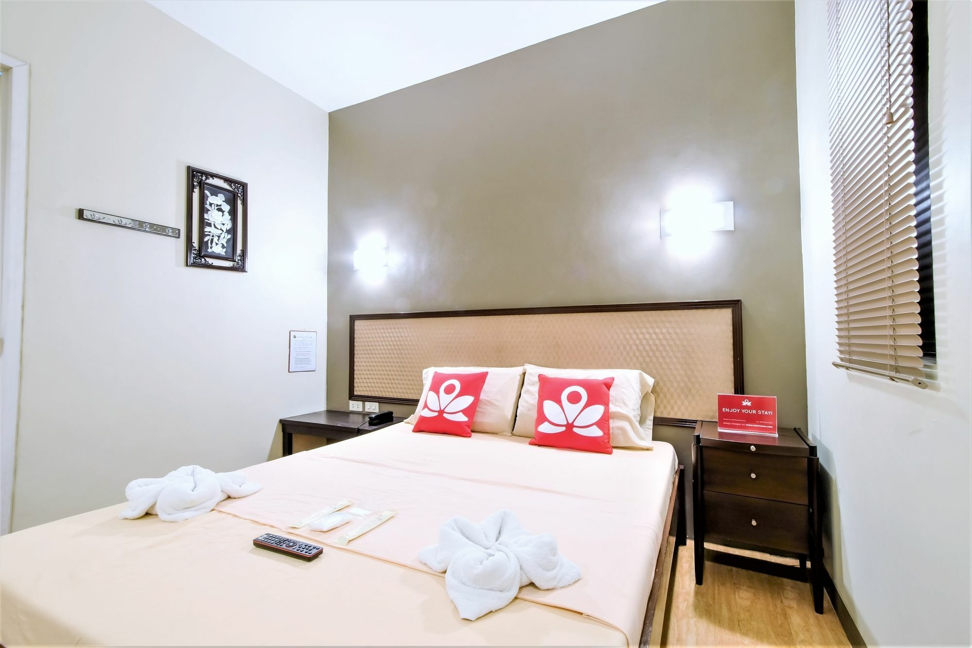 Zen Rooms Basic Aurora פאסאי מראה חיצוני תמונה